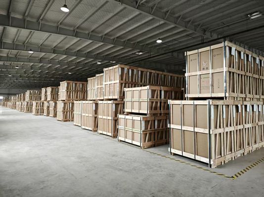 0.55mm Υπερ- λεπτό υαλοπίνακα για το κάλυμμα του πίνακα διακόπτη ️ χαμηλό σίδηρο υψηλή διαφάνεια σκληρότητα μολύβι 9H 4PB 9-12um